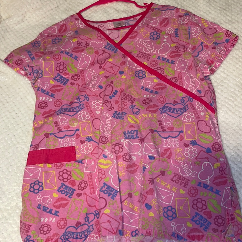 Size: L Scrub top